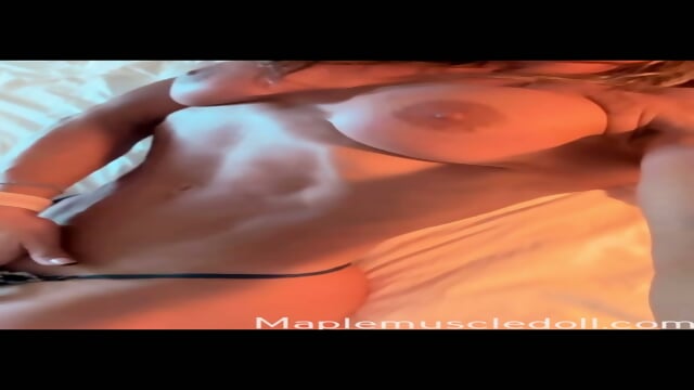 This muscular mommy got it all