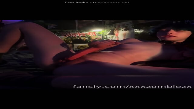 Leashed XxxZombiex Uses A Vibrator On Her Cunt