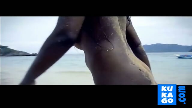 Public Flashing Of Big Natural Tits In The Moment Of Escape