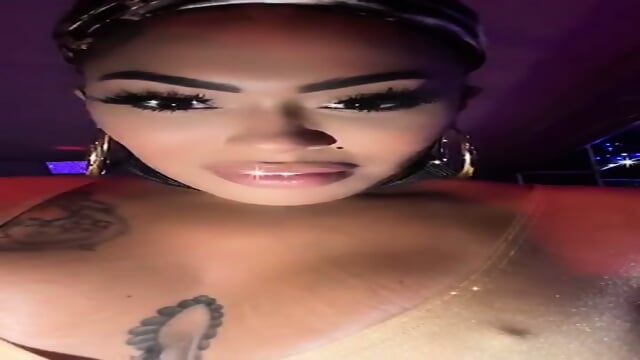 Insta Live: Her mega folder link, 77 videos => https://rentry.co/87eo9u75