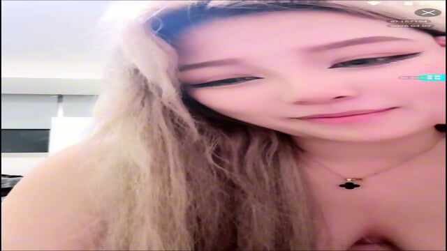 asian big tits (ç«ç°å­) 260409