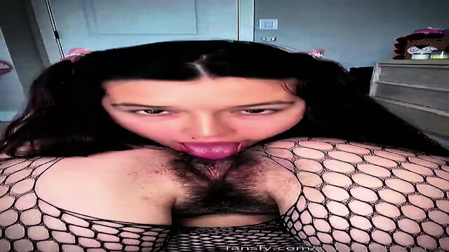 Mom&daughter sucking pussy