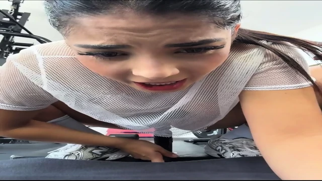 Latina In Gym Shows Cam Show
