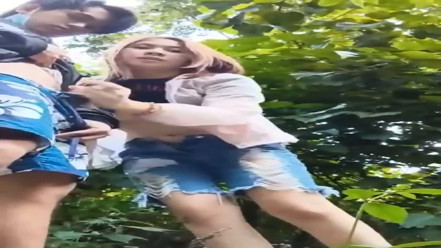 Di kebun belakang rumah