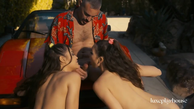 LUXEPLAYHOUSE-LET S STEP ON IT