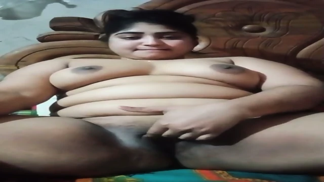 Bangladeshi Horny MILF Wife Masturbating