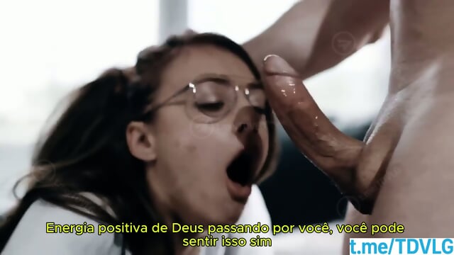 Ninfeta viciada em masturbaÃ§Ã£o vai no Padre LEGENDADO