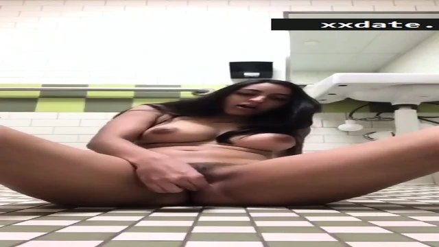 indian girl solo masturbating