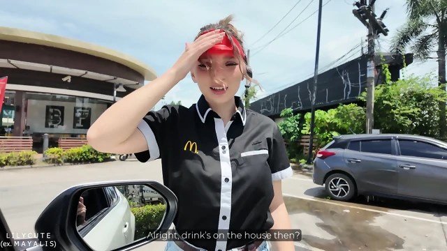 Fast Food Worker Fixes Mistake