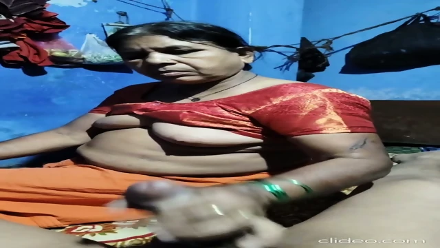 Vandana muh me lete hue