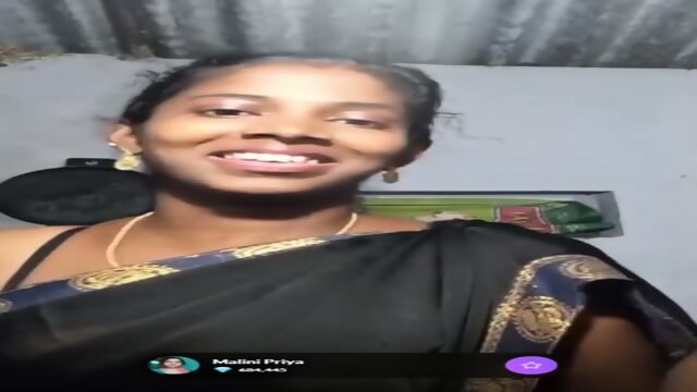 Cute baby showing nude bhosda