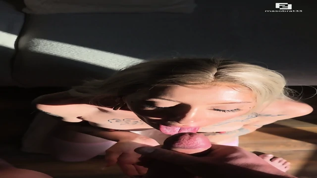 Blonde Luna blowjob