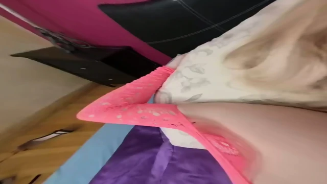 Loirinha Dixie No Quarto