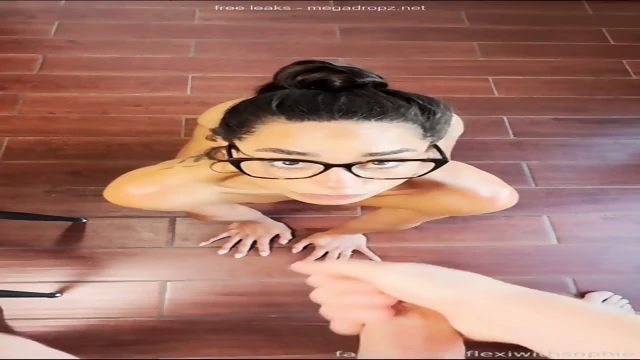 FlexiWithSophie Gets Facefucked After A BJ