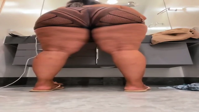 Phat ass; Her google drive folder link, 88 videos => https://rentry.co/h5vy7f55