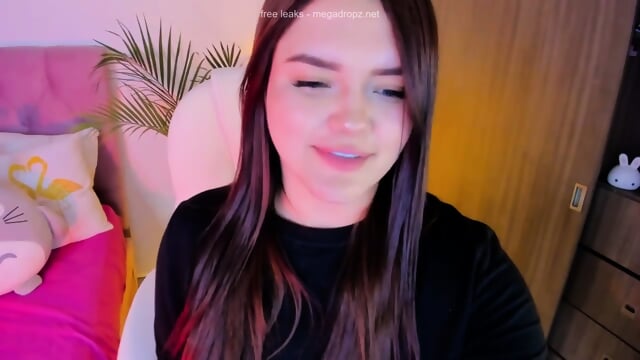 Kiim Tyler Shows Pussy On Livestream