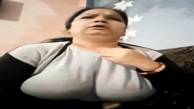 Desi aunty big boobs massage