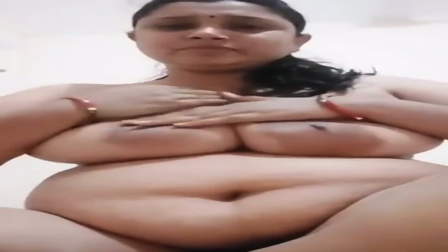 Desi fat bhavi pussy fingering