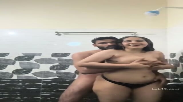 HInDI Filthy Hindi Wife Gets Her Throat Destroyed In Bathroom Blowjob