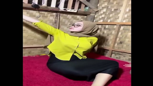 Bokep Indo Hijab Tobrut Sange Sama Adik