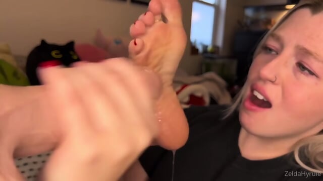 Foot fuckery she sucks her toes and a dido at the same time.  Very  talented.