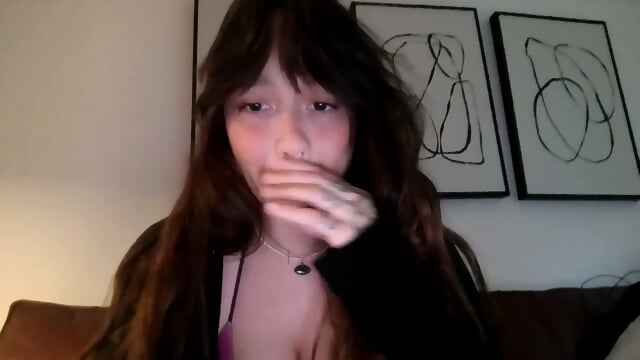 Ryleeryders reluctantly showing her nice ass to chaturbate