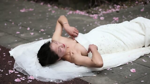 BTS sesi foto wedding dress