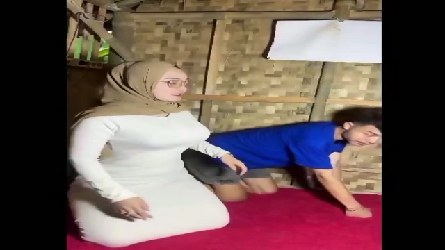 Adik Paksa Kakak Tobrut Ngewe Di Gubuk