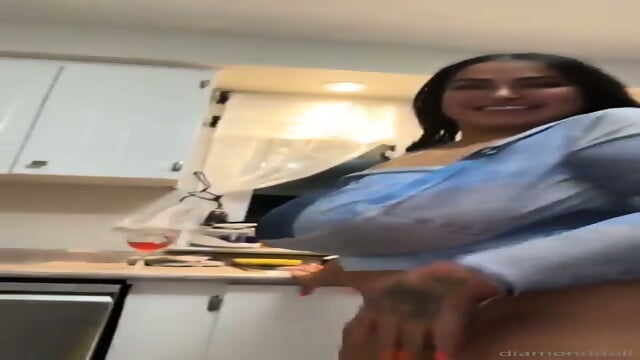 BIG ASS LATÄ°NA MOMMY