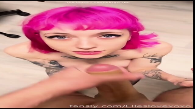 Pink Haired Elleslovexoxo Gives A BJ