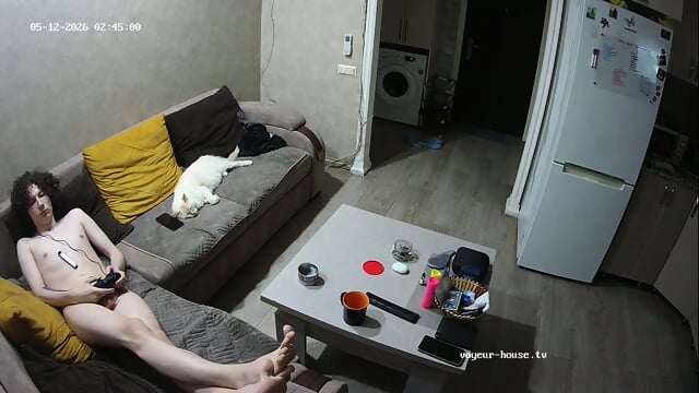 special candid bare feet closeup Living room camera at Harris & Falc reallifecam apartment at Voyeur House TV 12.05.2026 from 01 h 11 min to 02 h 55 min editat