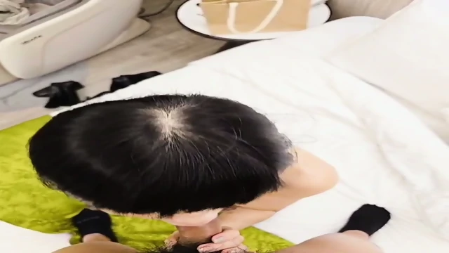 Zhou Qianling, Who Lives In Taoyuan, Taiwan, Is Looking For A Sugar Daddy; She Loves Giving Men Oral Sex