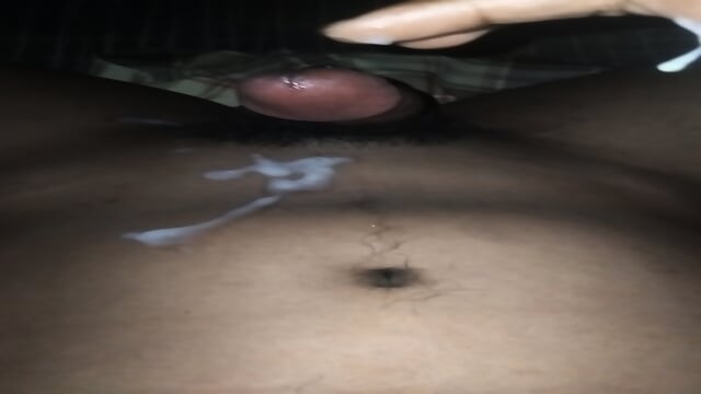 Ngocok kontol tindik 2x muncrat.