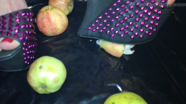 Girl R mash apples intense high heel pumps.