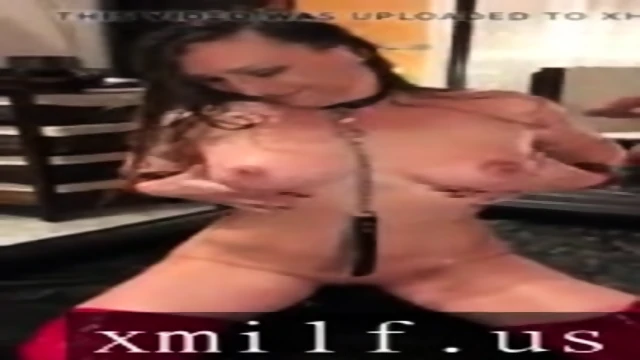 Daggi likes golden shower  by