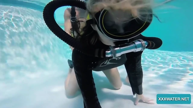 Jason and Monica fuck hard underwater