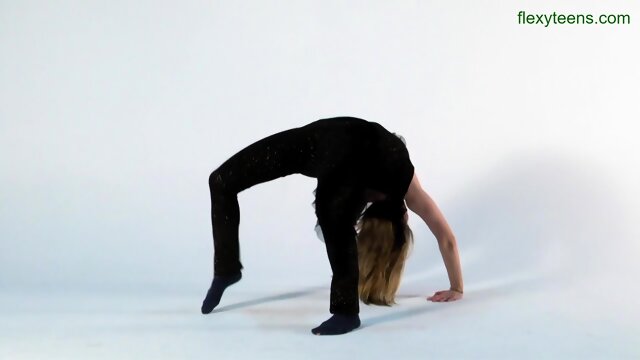 Sofya Belaya softcore gymnastics and splits