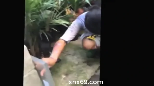 Desi bhabhi fingering while alone in home