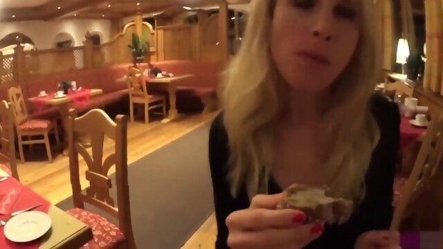 WÃ¤hrend seine Frau ist in der Toilette.