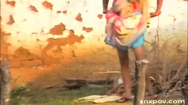 desi village bhabhi peeing in front cammera