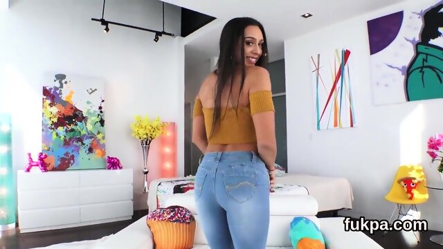 Flawless doll shows off huge butt and gets anal nailed