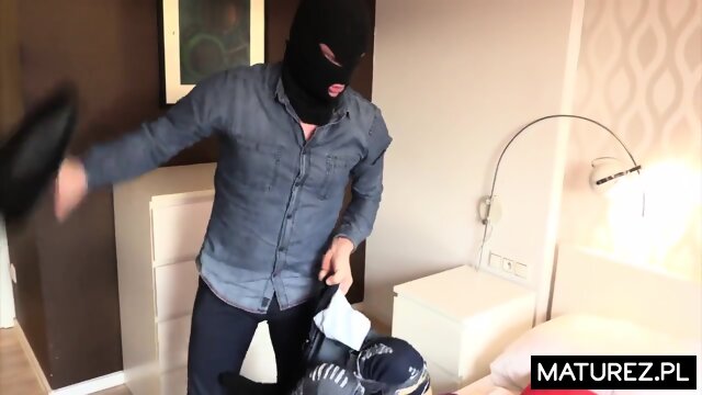 Bandyta chciaÅ biÅ¼uteriÄ ale przy okazji zerÅ¼nÄÅ teÅ¼ mamuÅkÄ