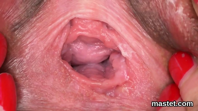 Spicy czech kitten stretches her narrow cunt to the extreme