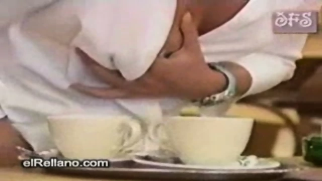 Waitress gÃ­ving Milk