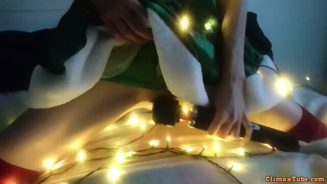 little christmas elf cums hard | Christmas Special