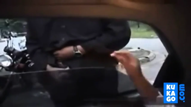 2 brazilian exhibitionists stroking strangers on the street