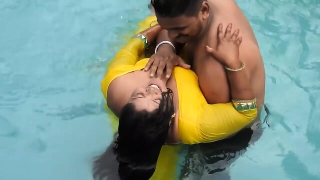 Swimming pool sex with Taniya Pune call girls are really fell more erotic
