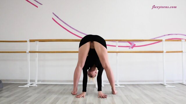 Anna Sigarga incredible Russian gymnast