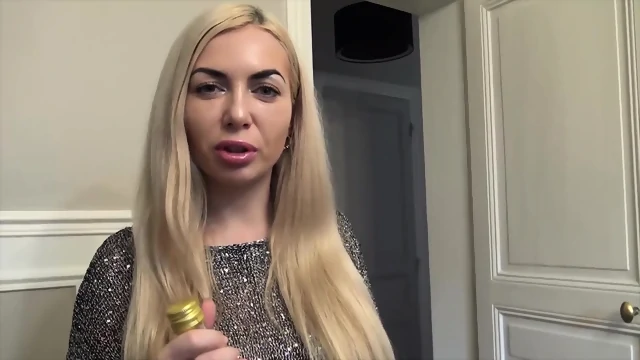 Blonde offerte et enculÃ©e comme une pute