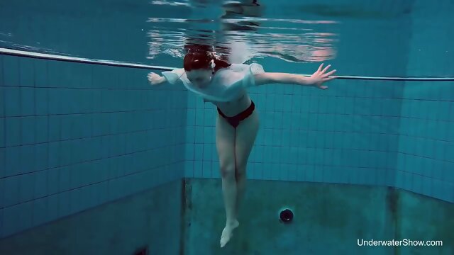 Underwater swimming babe Alice Bulbul